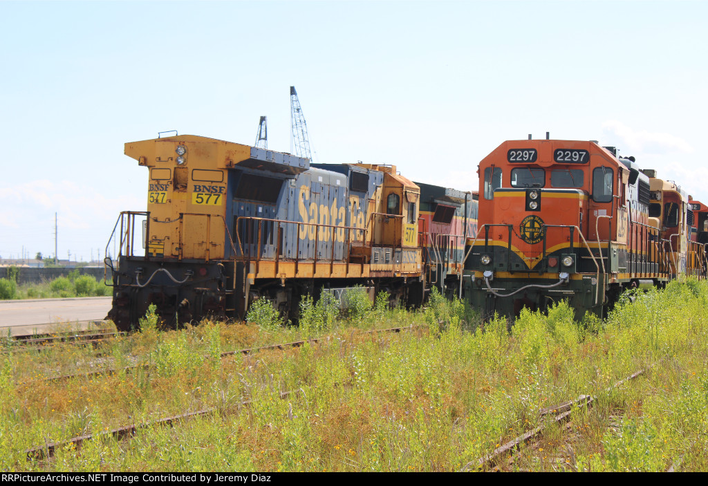 BNSF Geep and Bluebonnet Dash 8